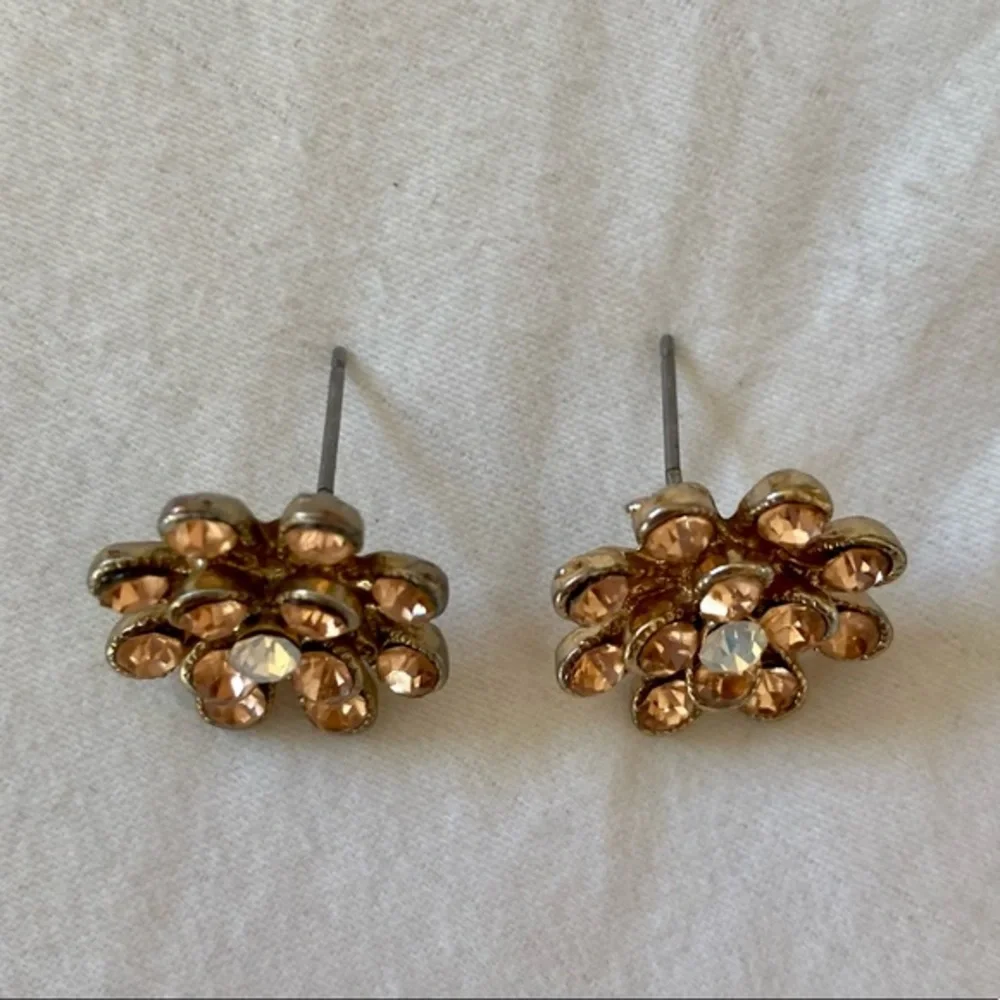 FLOWER STUD EARRINGS‎
